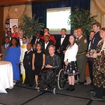 Son Excellence, L’Honorable Lise Thibault, Lieutenant-gouverneur du Québec, entourée des lauréats du Gala Noir et Blanc au-delà du racisme, édition 2007