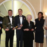 Quelques-uns des lauréats 2007, en compagnie de Mme Yolande James, ministre de l’Immigration et des Communautés culturelles