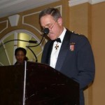 Lieutenant-général M.J. Dumais, Commandant de Commandement Canada et Champion de la Défense nationale pour les minorités visibles, récipiendaire du Prix des Artisans du non-racisme 2007